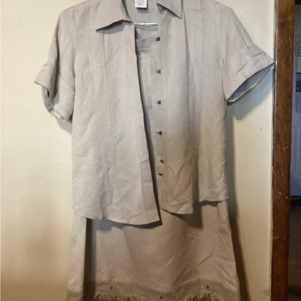 Women’s Harve Bernard Beige Linen/Rayon 2 pc fringe bottom Skirt Set Size 12
